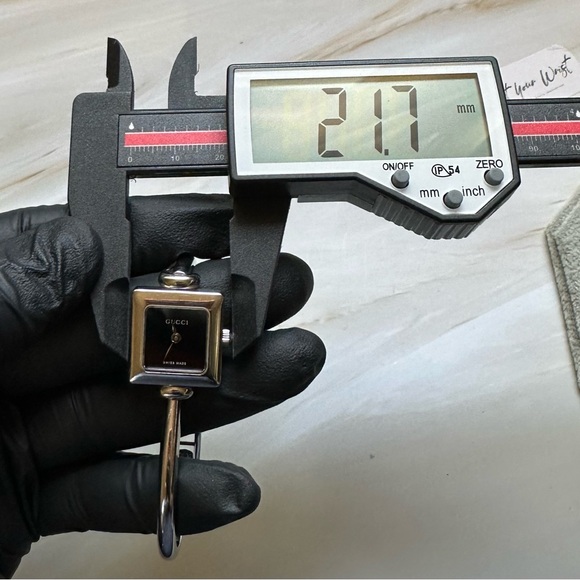 Gucci 1900L Silver Stainless Steel 19mm Ladies’ Swiss-Made Luxury Bangle Watch - Picture 12 of 12